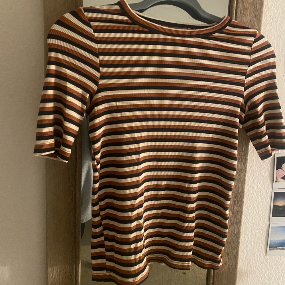 Medium orange striped top